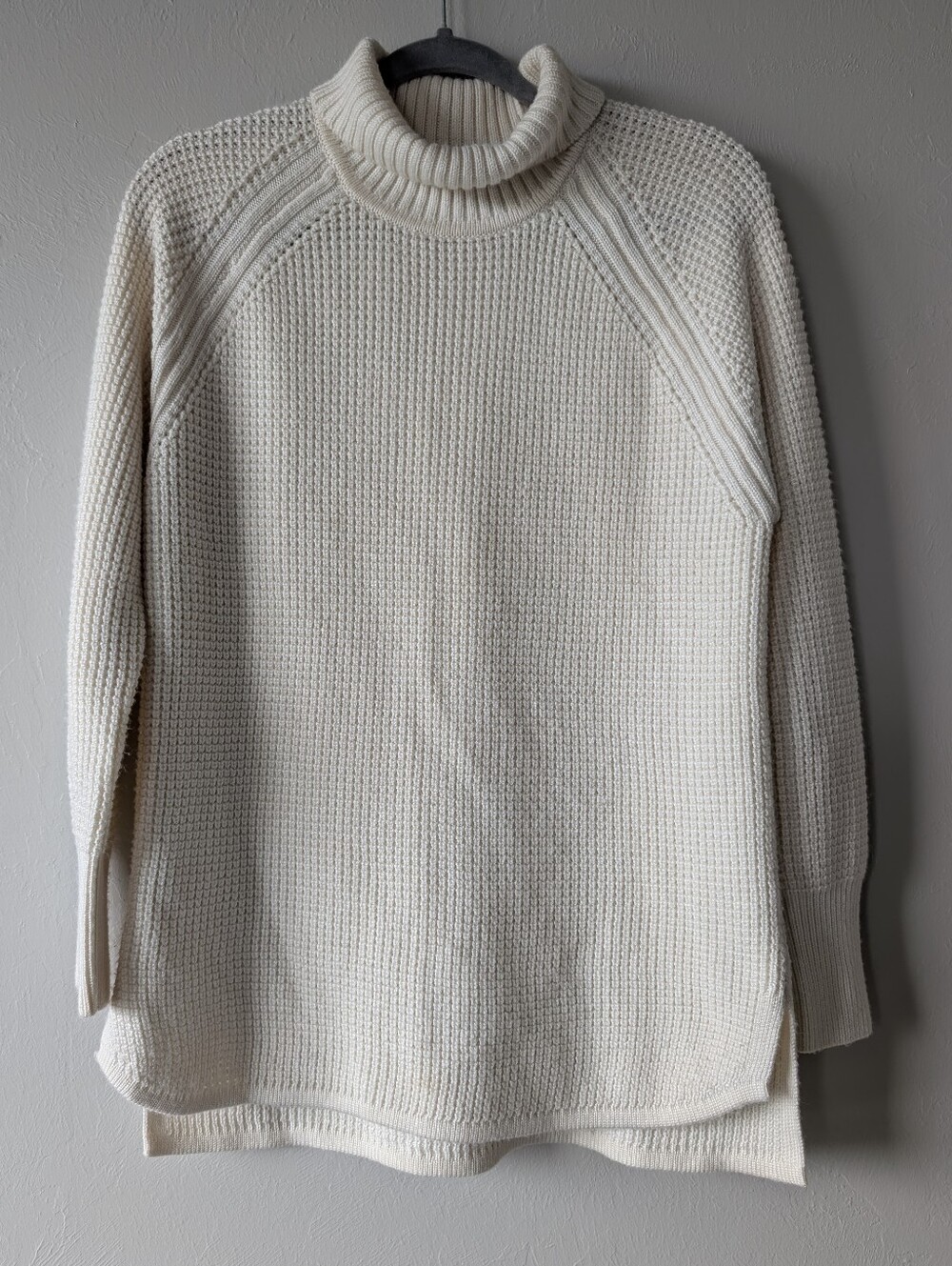 Banana Republic Ivory Cable Turtleneck Sweater Wool Blend Size L Long Sleeve